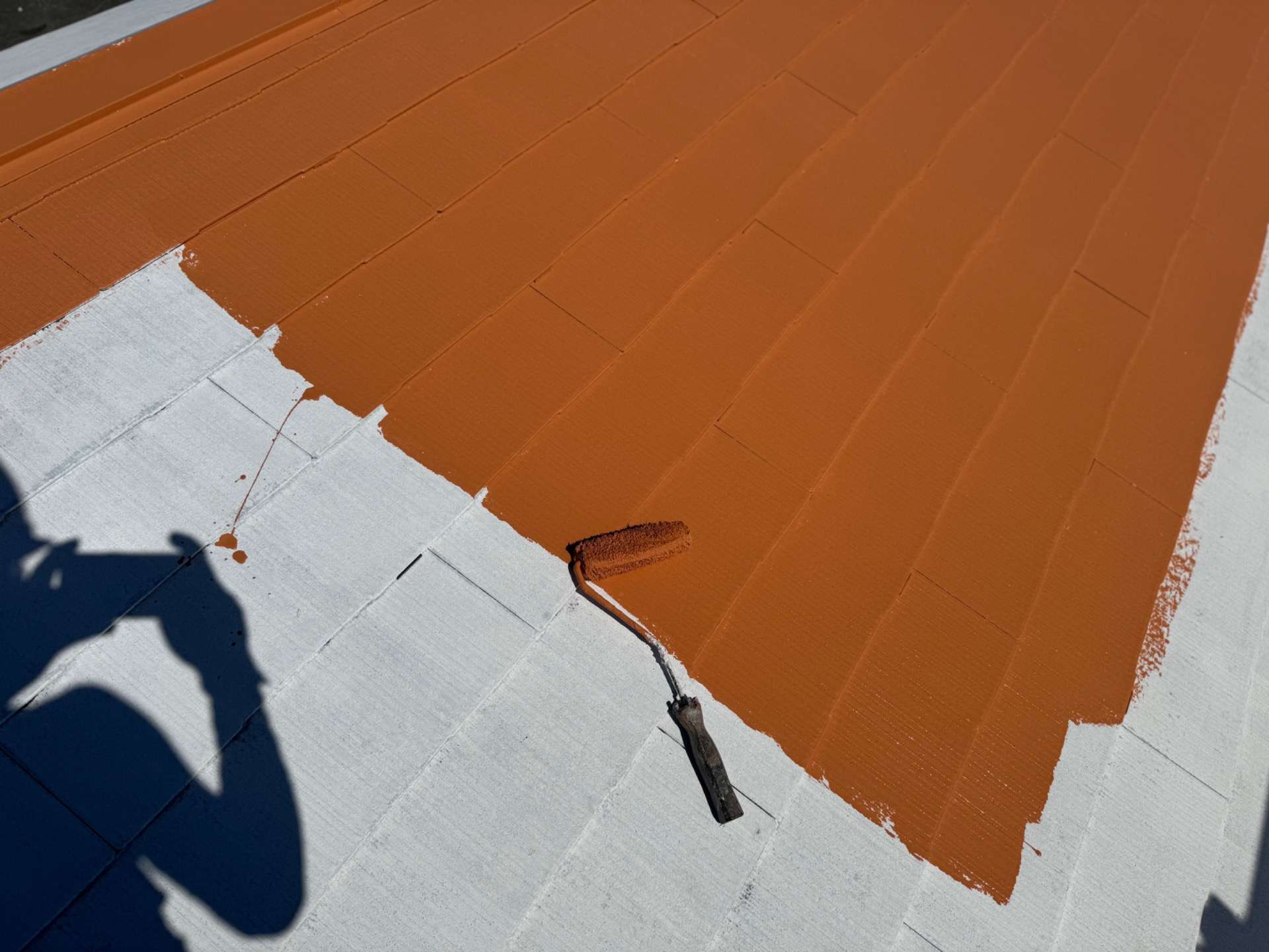 【八王子市みつい台】屋根塗装工事｜ダイナミックルーフ遮熱（サンタンオレンジ）で明るい屋根へ